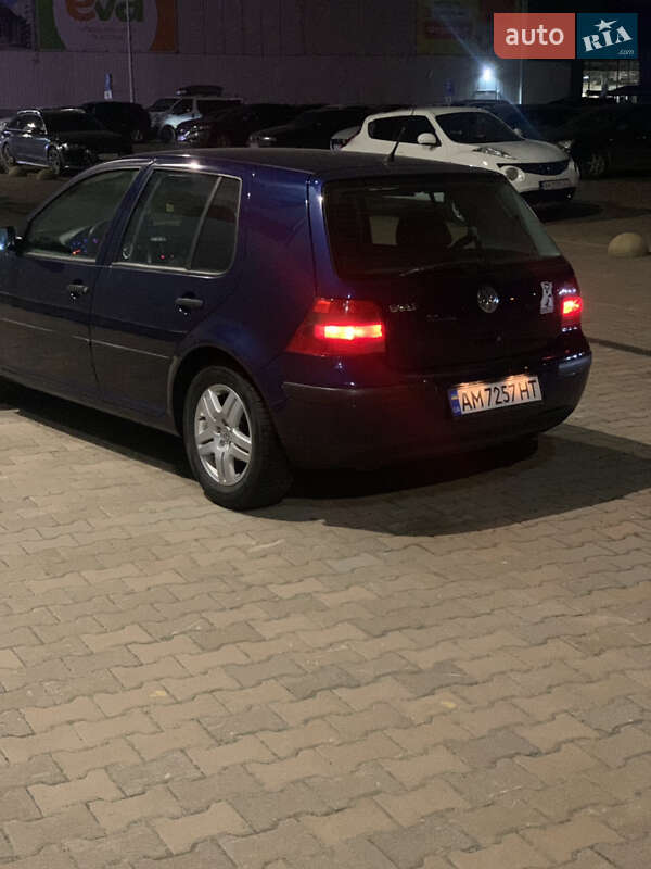 Хэтчбек Volkswagen Golf 2002 в Житомире