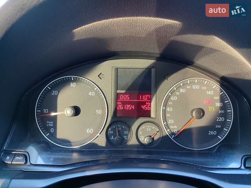 Хэтчбек Volkswagen Golf 2005 в Львове