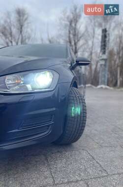 Хэтчбек Volkswagen Golf 2015 в 