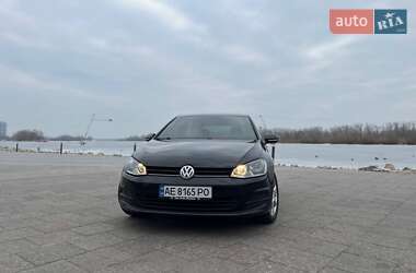 Хэтчбек Volkswagen Golf 2015 в 