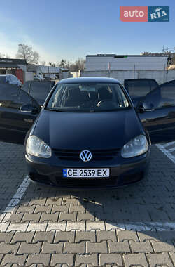 Хетчбек Volkswagen Golf 2004 в Чернівцях