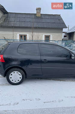 Хэтчбек Volkswagen Golf 2004 в 