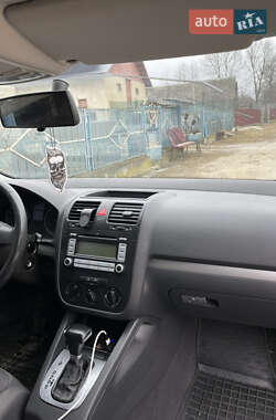 Хэтчбек Volkswagen Golf 2004 в 