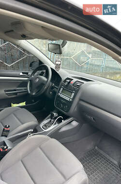 Хэтчбек Volkswagen Golf 2004 в 
