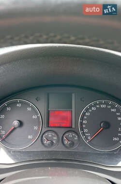 Хэтчбек Volkswagen Golf 2004 в 