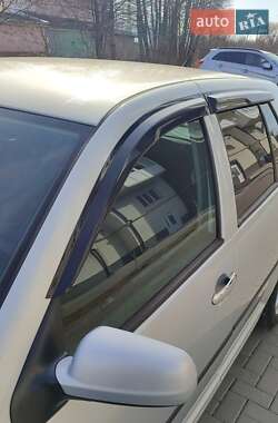 Хетчбек Volkswagen Golf 1999 в 