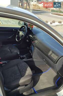 Хетчбек Volkswagen Golf 1999 в 