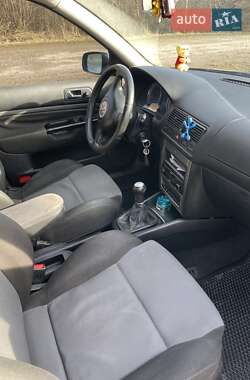 Хэтчбек Volkswagen Golf 2001 в 