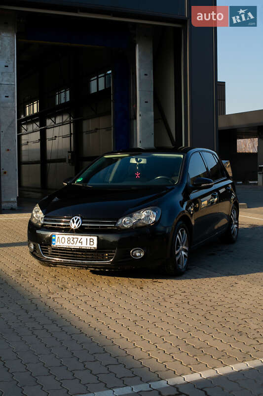 Хэтчбек Volkswagen Golf 2009 в 