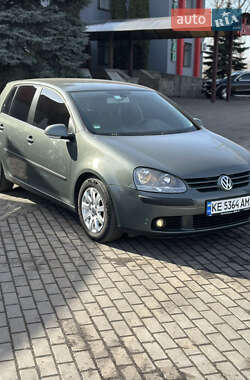 Хэтчбек Volkswagen Golf 2004 в Павлограде