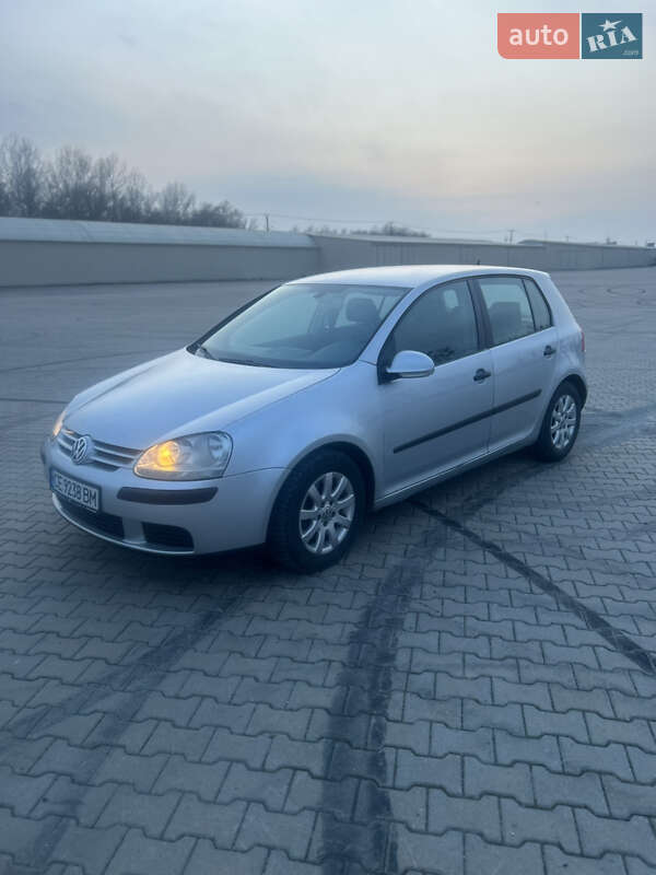 Хэтчбек Volkswagen Golf 2003 в 