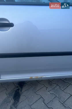 Хэтчбек Volkswagen Golf 2003 в 