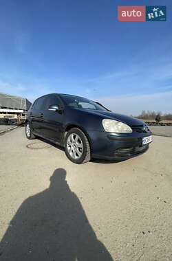 Хэтчбек Volkswagen Golf 2005 в 