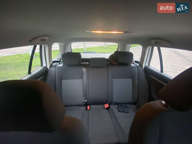 Універсал Volkswagen Golf 2009 в Черкасах