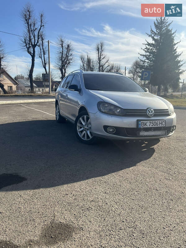 Універсал Volkswagen Golf 2011 в Радивиліві