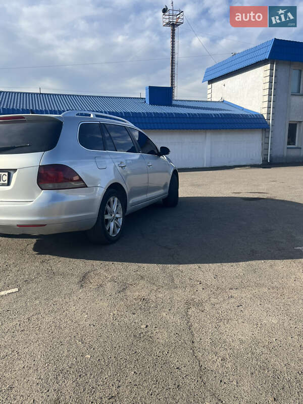 Універсал Volkswagen Golf 2011 в Радивиліві