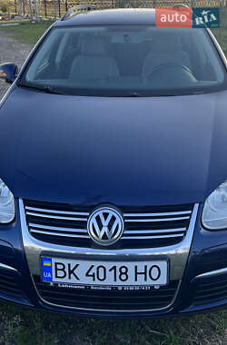 Универсал Volkswagen Golf 2008 в Вараше