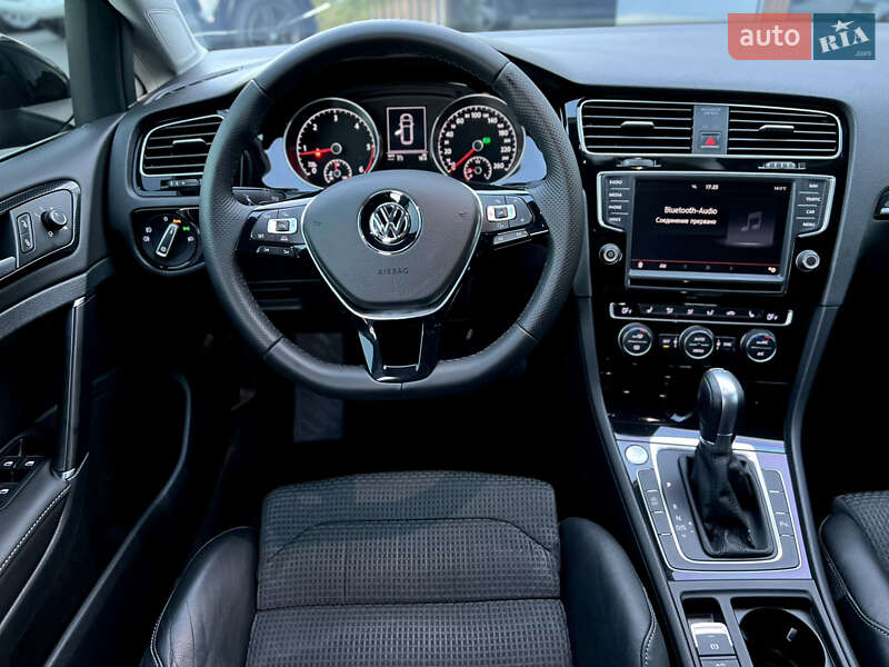 Универсал Volkswagen Golf 2015 в Одессе