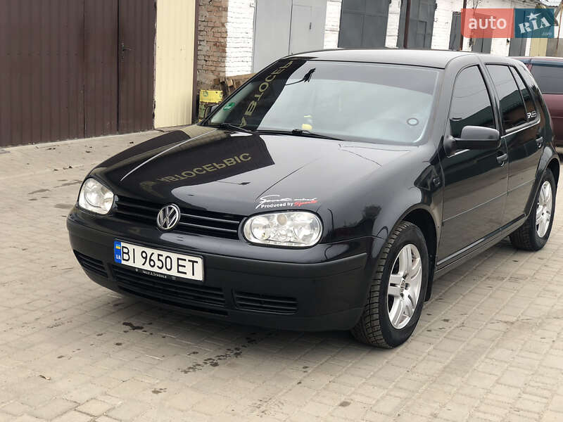 Хетчбек Volkswagen Golf 2001 в Чутовому