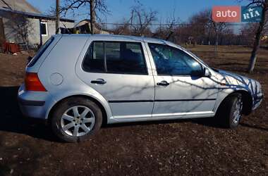 Хэтчбек Volkswagen Golf 1998 в 