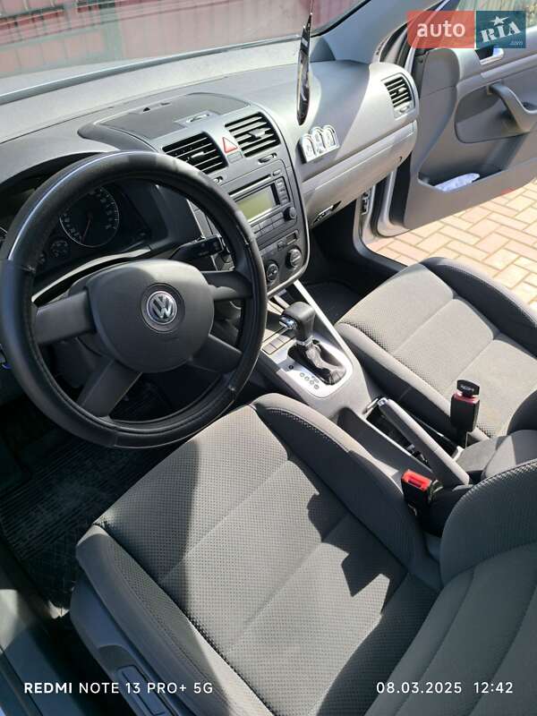 Хетчбек Volkswagen Golf 2005 в 