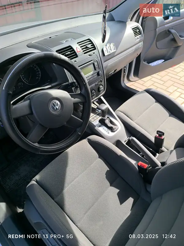 Хетчбек Volkswagen Golf 2005 в 