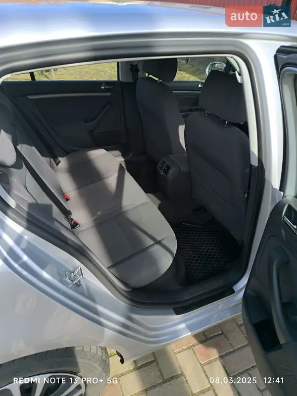 Хетчбек Volkswagen Golf 2005 в 