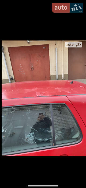 Хетчбек Volkswagen Golf 2002 в Києві