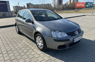 Хетчбек Volkswagen Golf 2004 в 