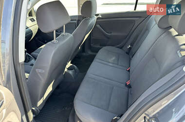 Хетчбек Volkswagen Golf 2004 в 