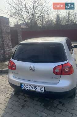 Хэтчбек Volkswagen Golf 2004 в 