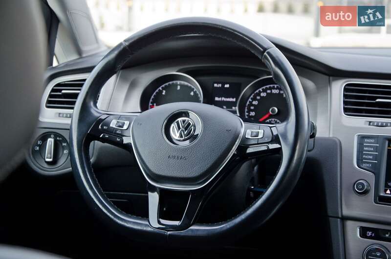 Універсал Volkswagen Golf 2015 в Сарнах