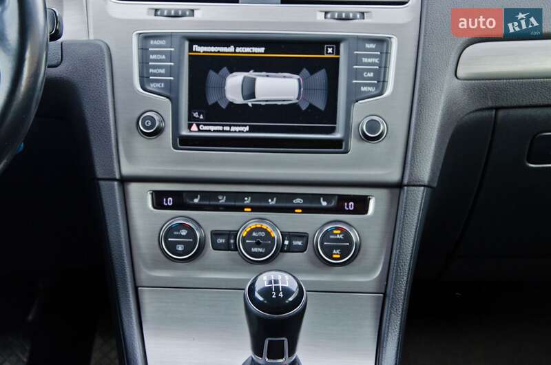 Універсал Volkswagen Golf 2015 в Сарнах