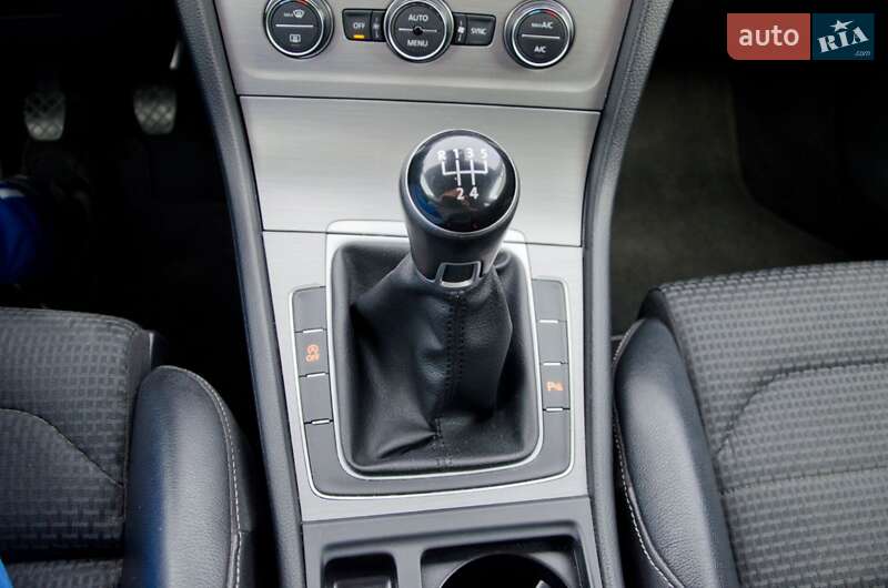 Універсал Volkswagen Golf 2015 в Сарнах