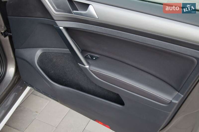 Універсал Volkswagen Golf 2015 в Сарнах