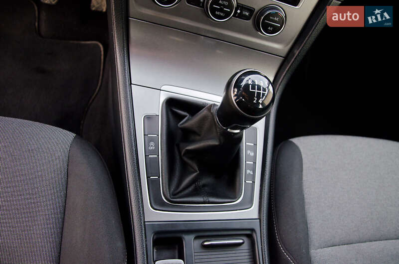 Універсал Volkswagen Golf 2015 в Сарнах