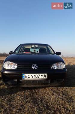 Хетчбек Volkswagen Golf 2003 в Пустомитах