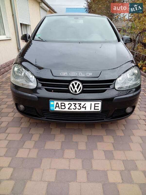 Хэтчбек Volkswagen Golf 2004 в Гайсине
