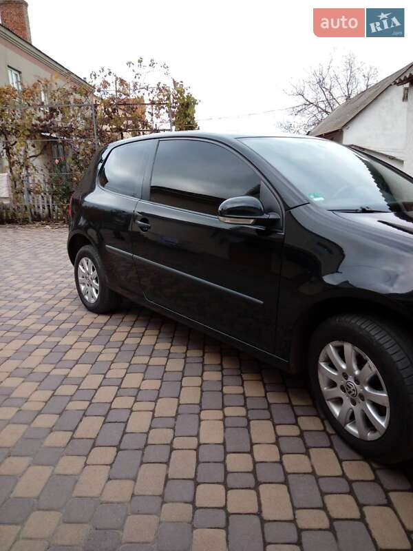 Хэтчбек Volkswagen Golf 2004 в Гайсине