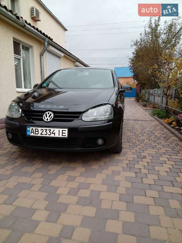 Хэтчбек Volkswagen Golf 2004 в Гайсине