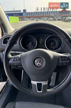 Хэтчбек Volkswagen Golf 2012 в 