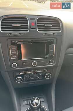 Хэтчбек Volkswagen Golf 2012 в 