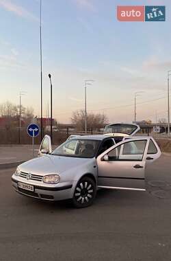 Хэтчбек Volkswagen Golf 2002 в Киеве