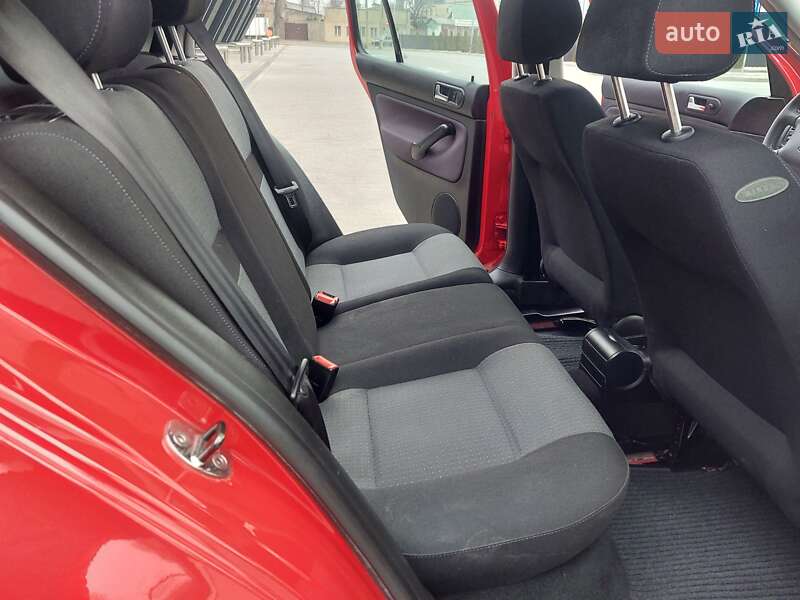 Хетчбек Volkswagen Golf 2003 в Одесі