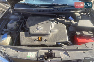 Хетчбек Volkswagen Golf 1998 в 