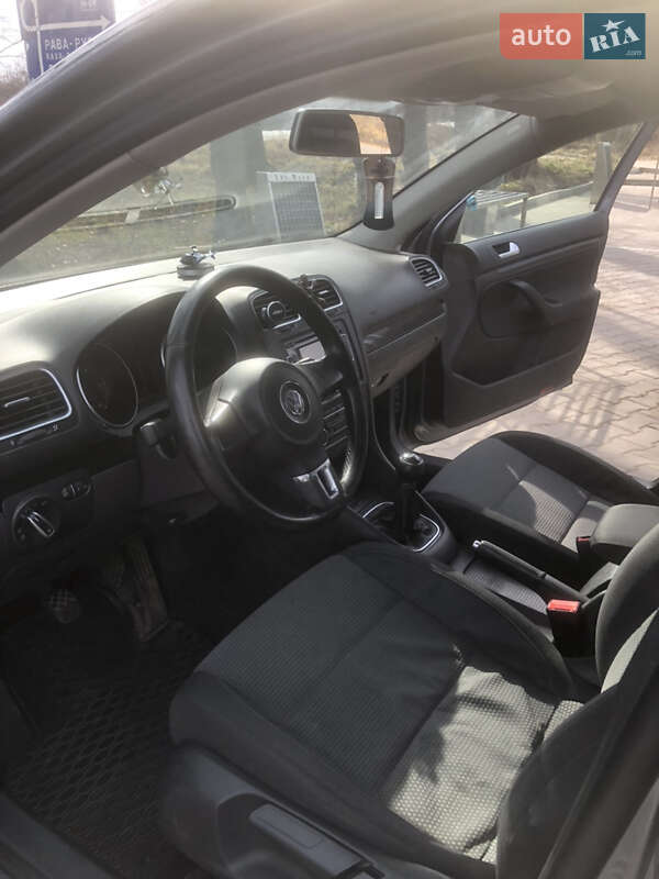 Універсал Volkswagen Golf 2010 в Львові