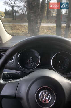 Універсал Volkswagen Golf 2010 в 
