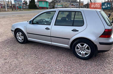 Хетчбек Volkswagen Golf 2002 в Самборі