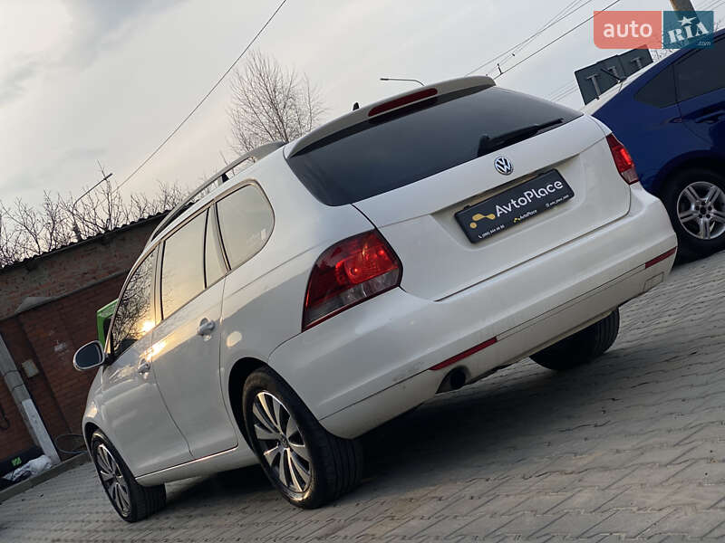 Универсал Volkswagen Golf 2011 в Луцке
