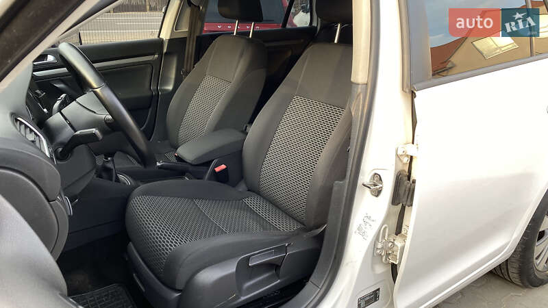 Универсал Volkswagen Golf 2011 в Луцке